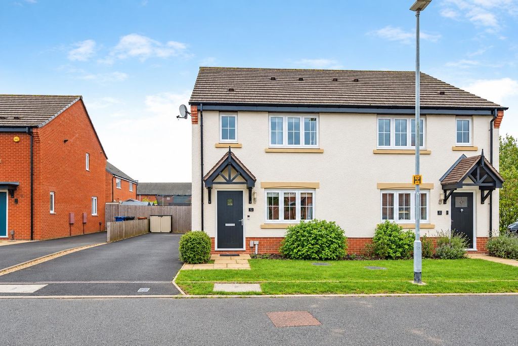 Property photo 2 of 22 Sunny Semi-Detached House Exterior.Png