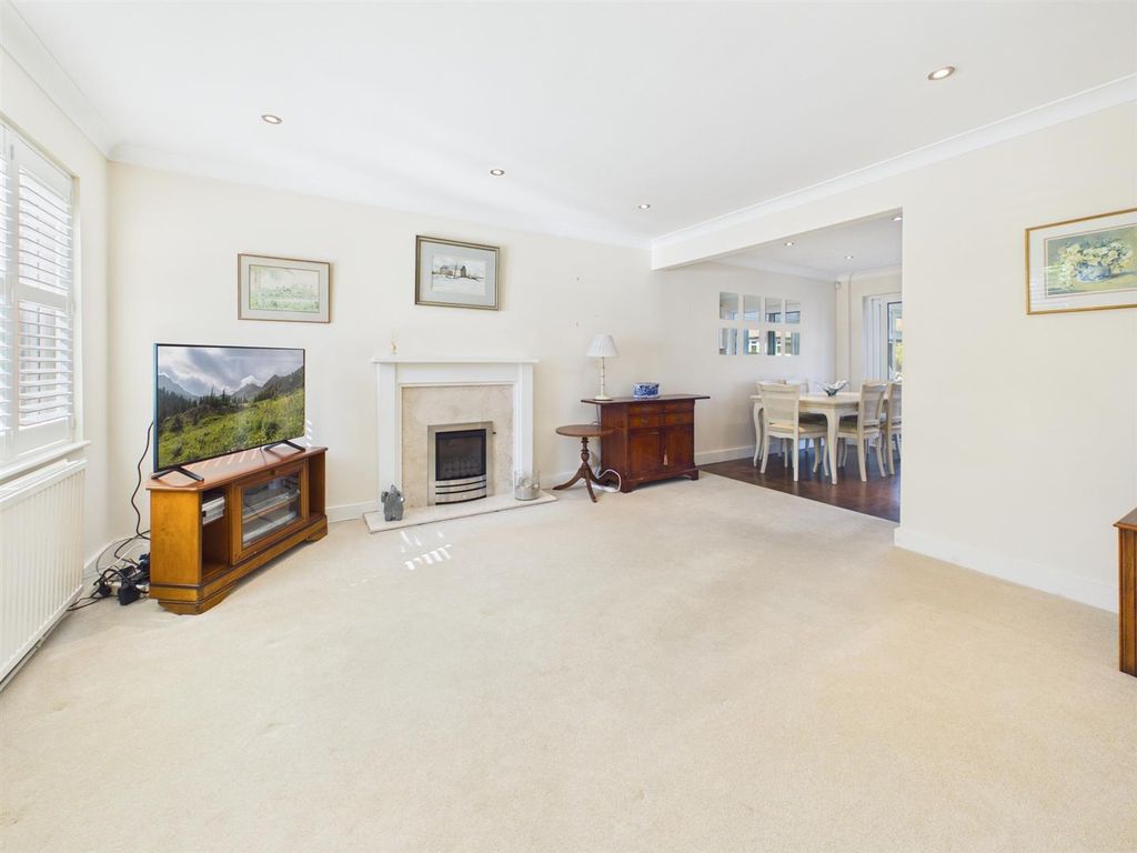 Property photo 3 of 14 Cam05510G0-Pr0201-Still001.Jpg