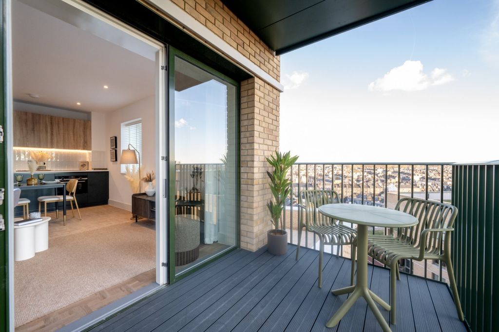 Property photo 2 of 21