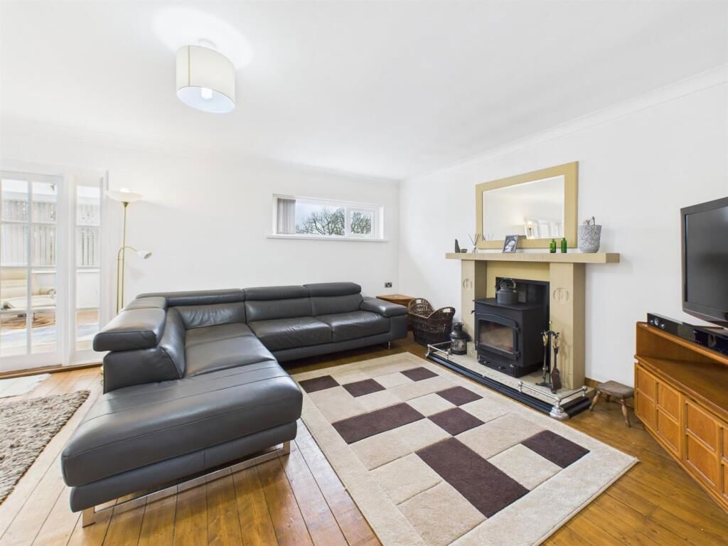 Property photo 2 of 27