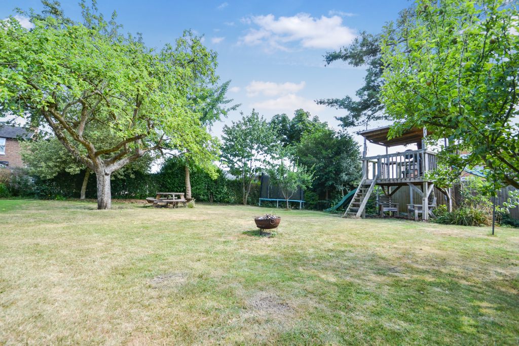 Property photo 2 of 28 Rear Garden