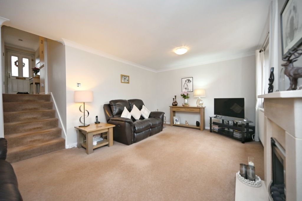 Property photo 3 of 28