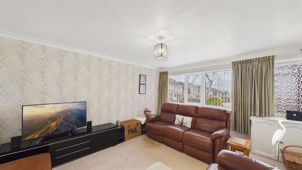 Property photo 2 of 24 Lounge