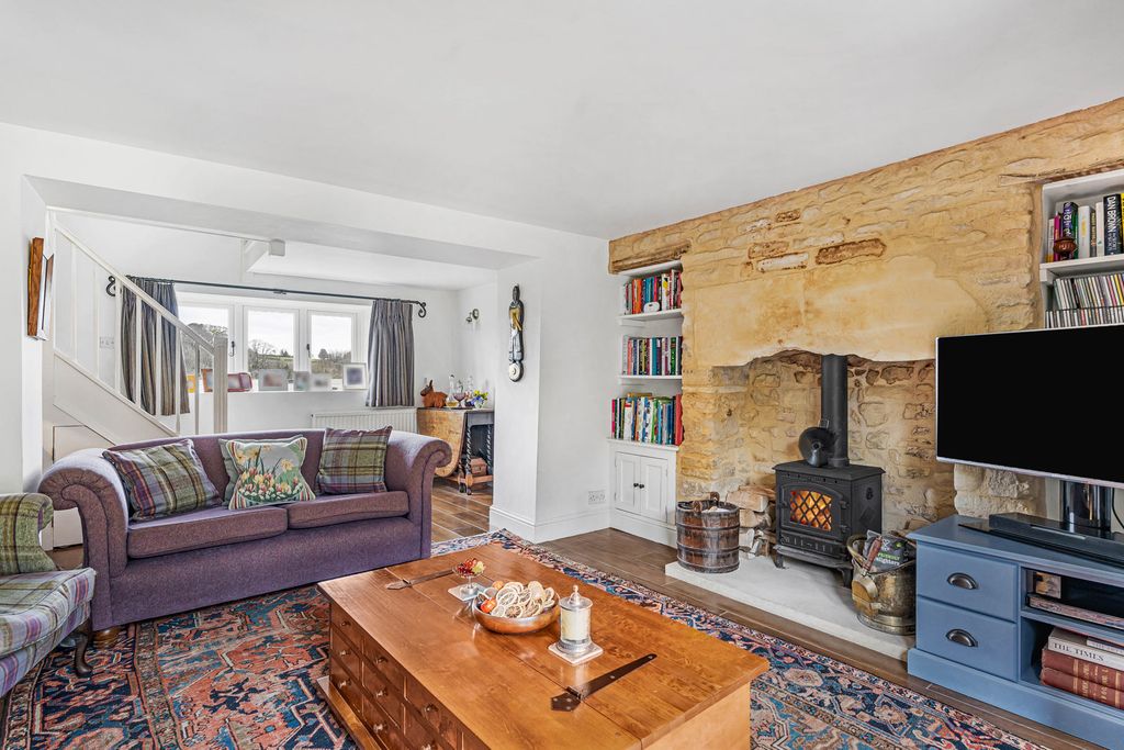 Property photo 2 of 19 Sitting Room