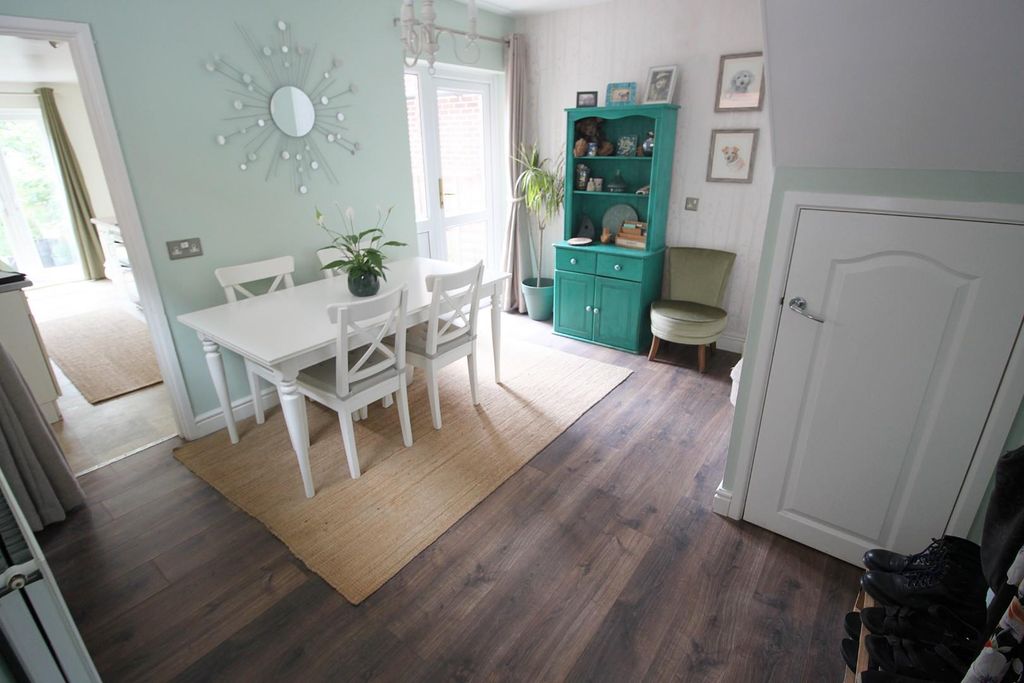 Property photo 3 of 17 Dining 2.Jpg
