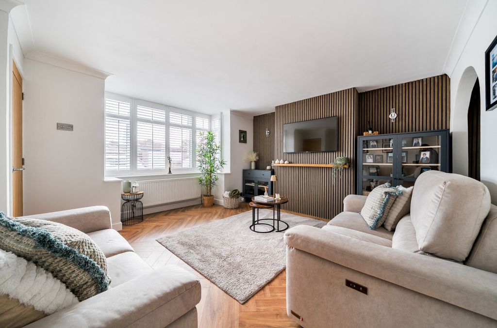 Property photo 2 of 15 1467854-7-6A19612...