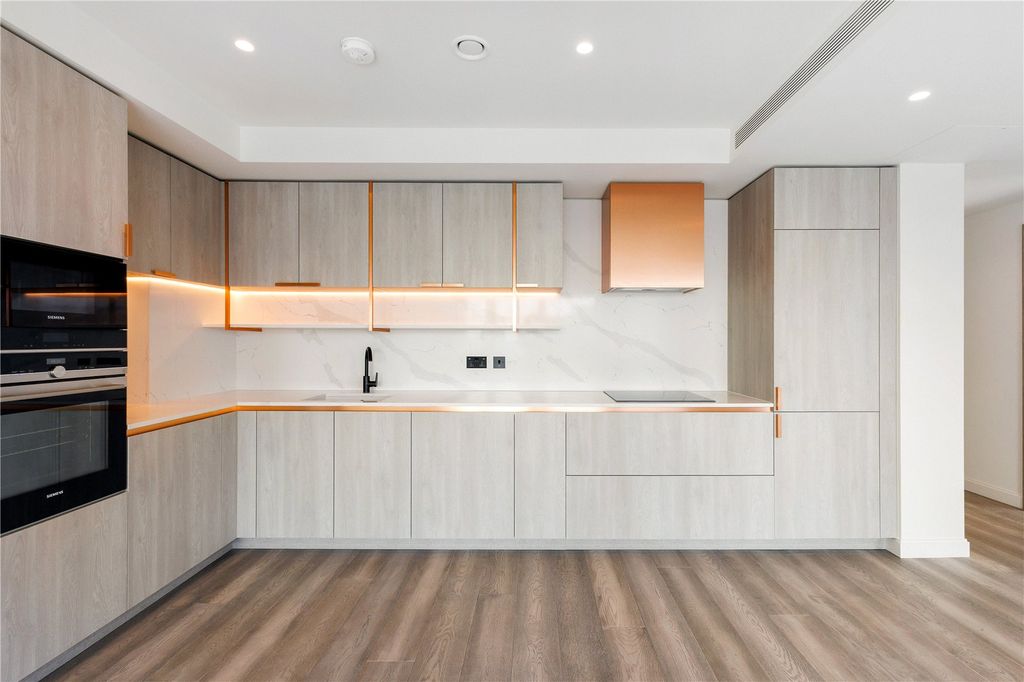 Property photo 3 of 22 Kitchen