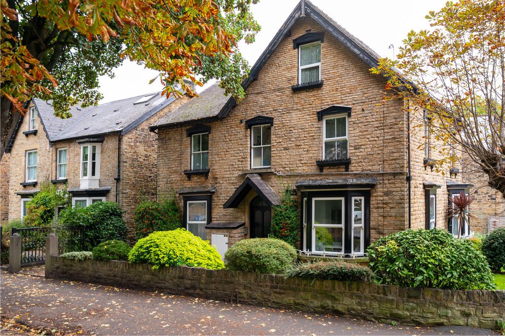 Property photo 1 of 16 Front External