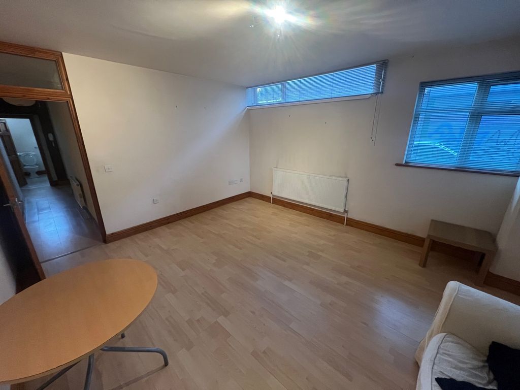 Property photo 2 of 6 Images