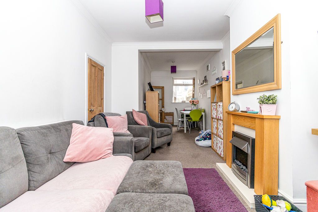 Property photo 3 of 18 .