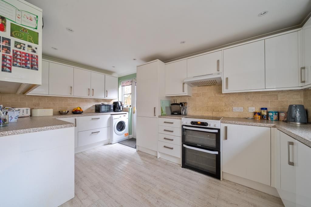 Property photo 3 of 21 Kitchen