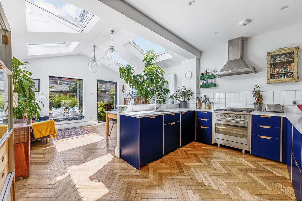Property photo 3 of 15 23 Cranmer Avenue-6.Jpg