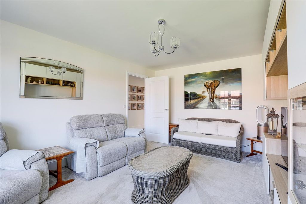 Property photo 3 of 27