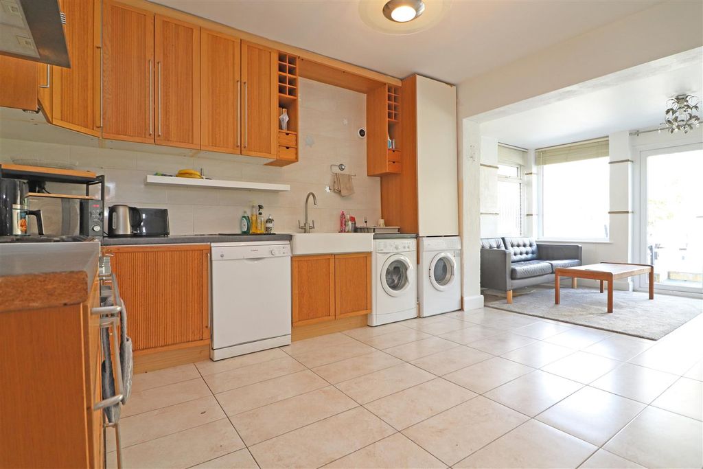 Property photo 3 of 22