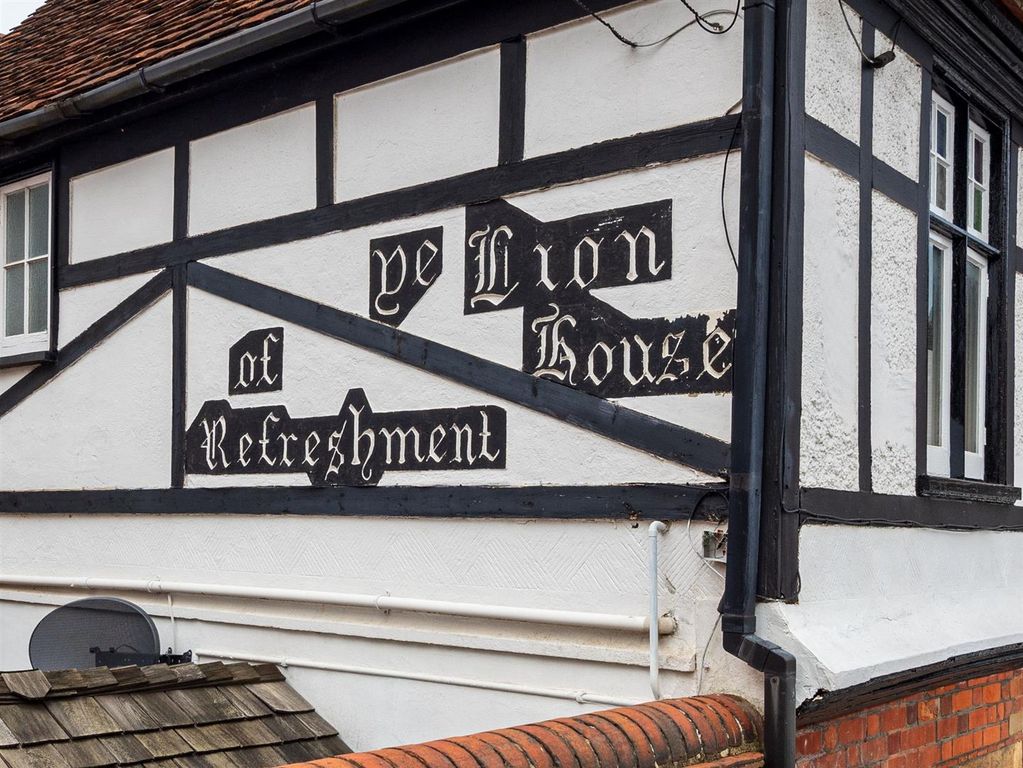 Property photo 2 of 14 Old Pub