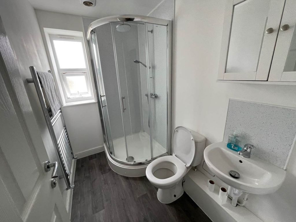 Property photo 3 of 4 St James St 36 Flat 2 Shower Room