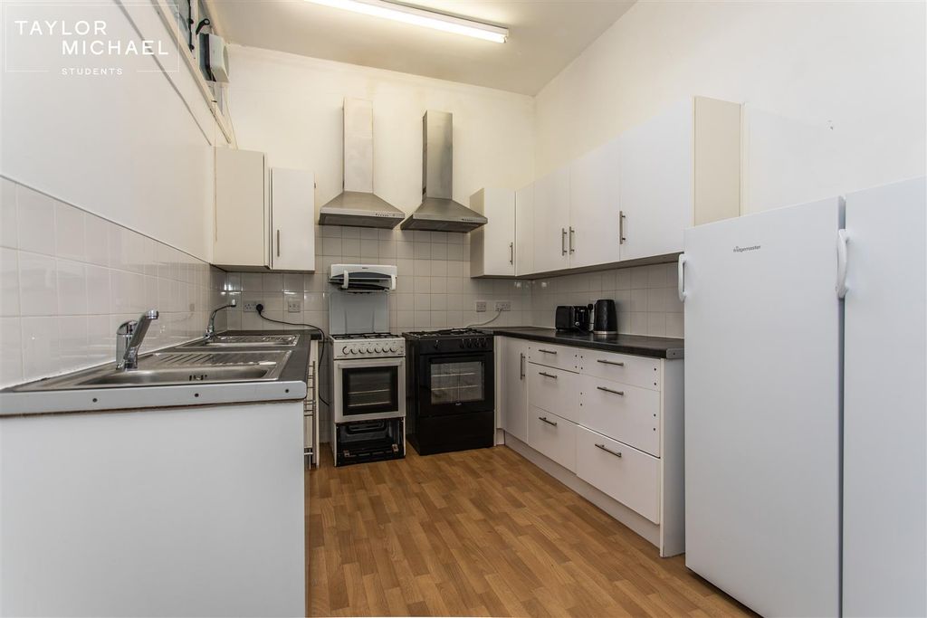 Property photo 1 of 31 Kitchen