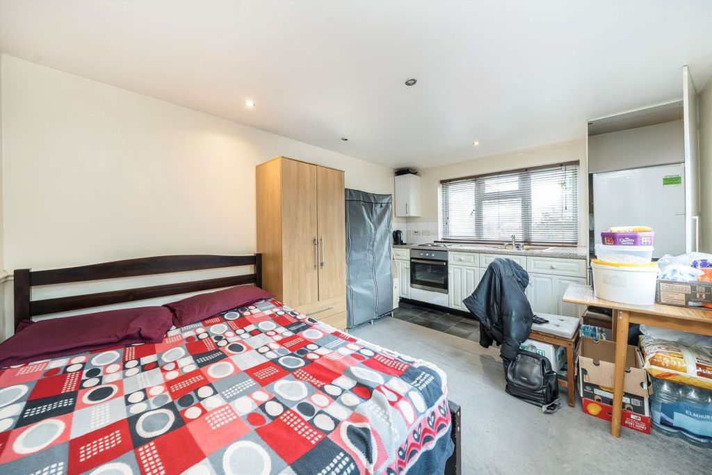 Property photo 1 of 3