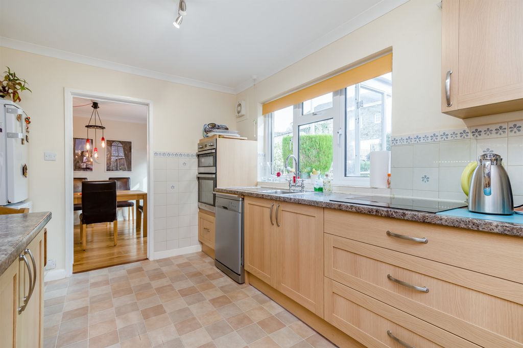 Property photo 2 of 23