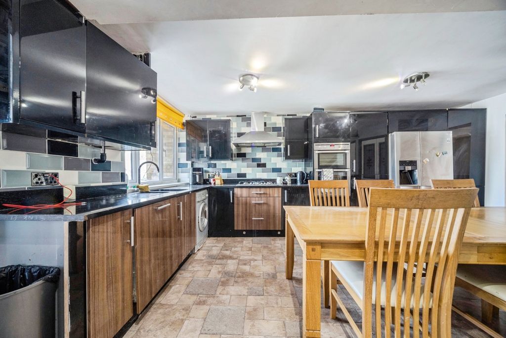 Property photo 3 of 19 Pbox-Img.Jpg