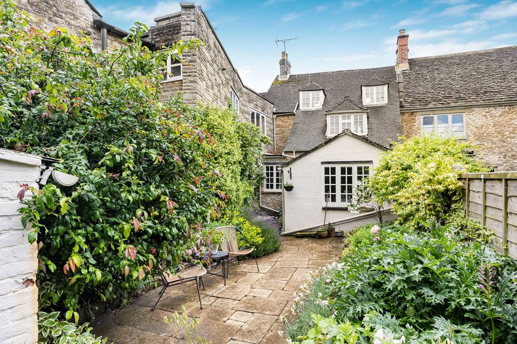 Property photo 2 of 25 Rear Garden