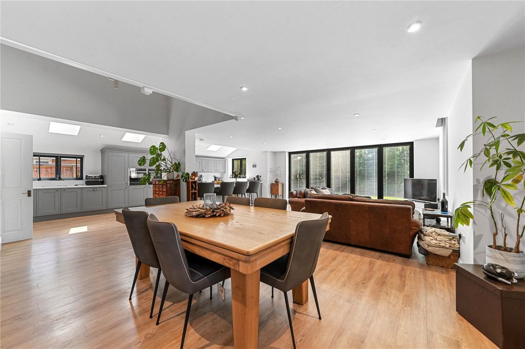 Property photo 2 of 33 Dining Area
