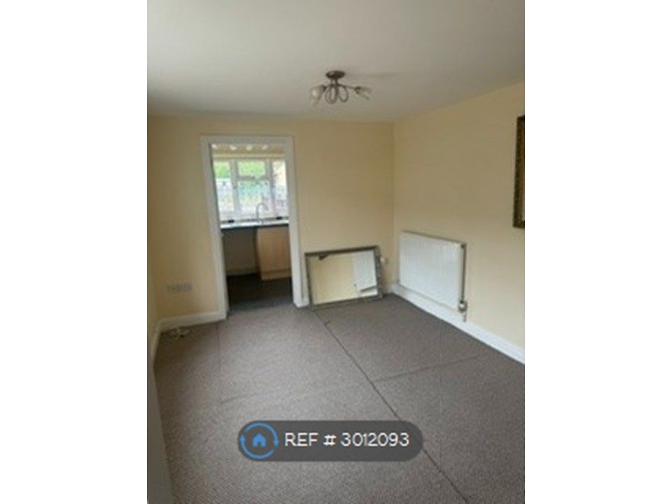 Property photo 3 of 16 Lounge