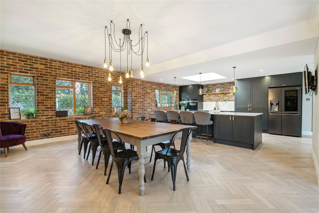 Property photo 3 of 16 Kitchen/Dining Room