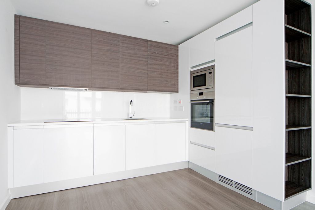 Property photo 3 of 11 Kitchen