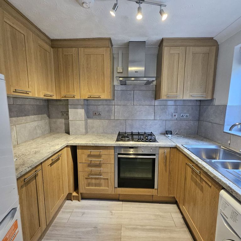 Property photo 3 of 8 Photo 8