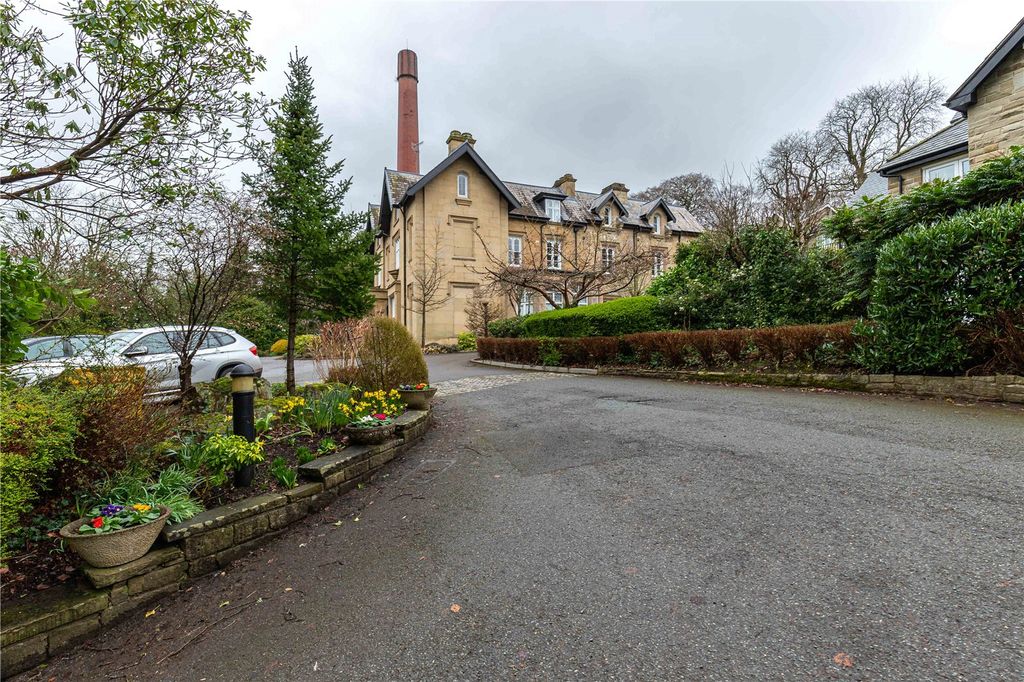 Property photo 2 of 19 Side Approach