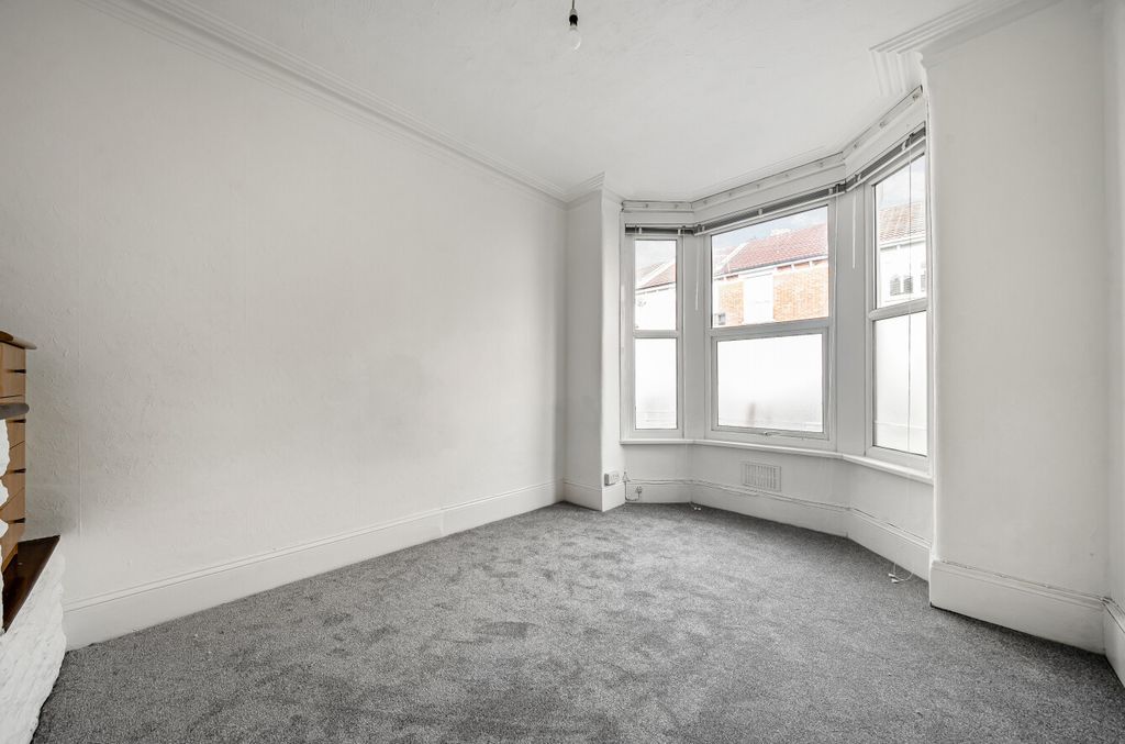 Property photo 2 of 8 1375365-1-69089B7...