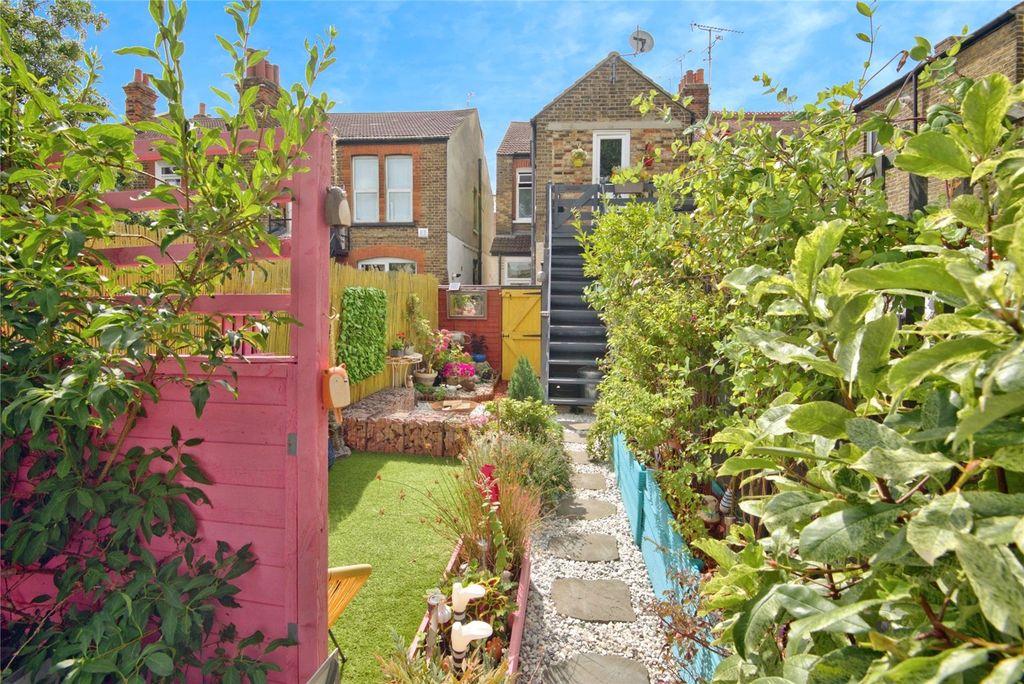 Property photo 2 of 17 Picture No. 32