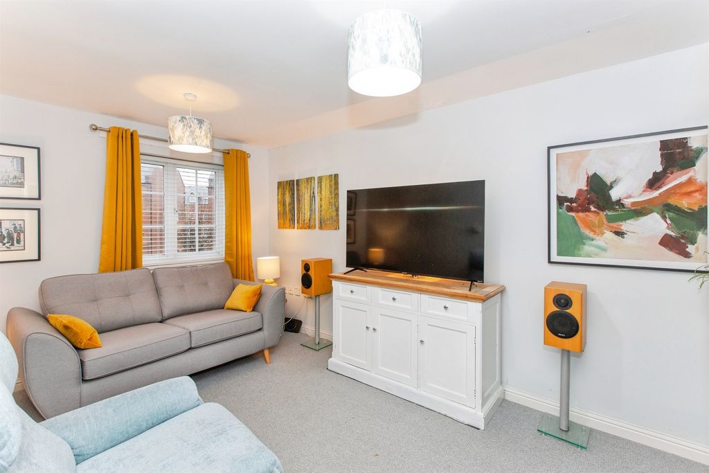 Property photo 3 of 17