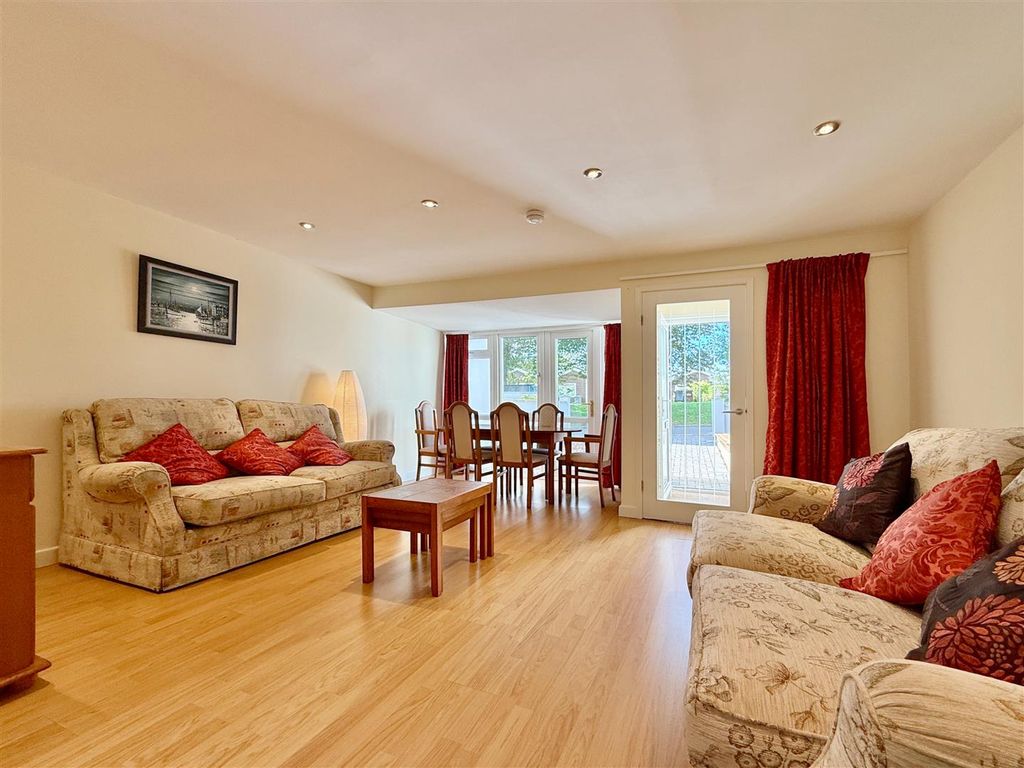 Property photo 3 of 21 Lounge Area.Jpg