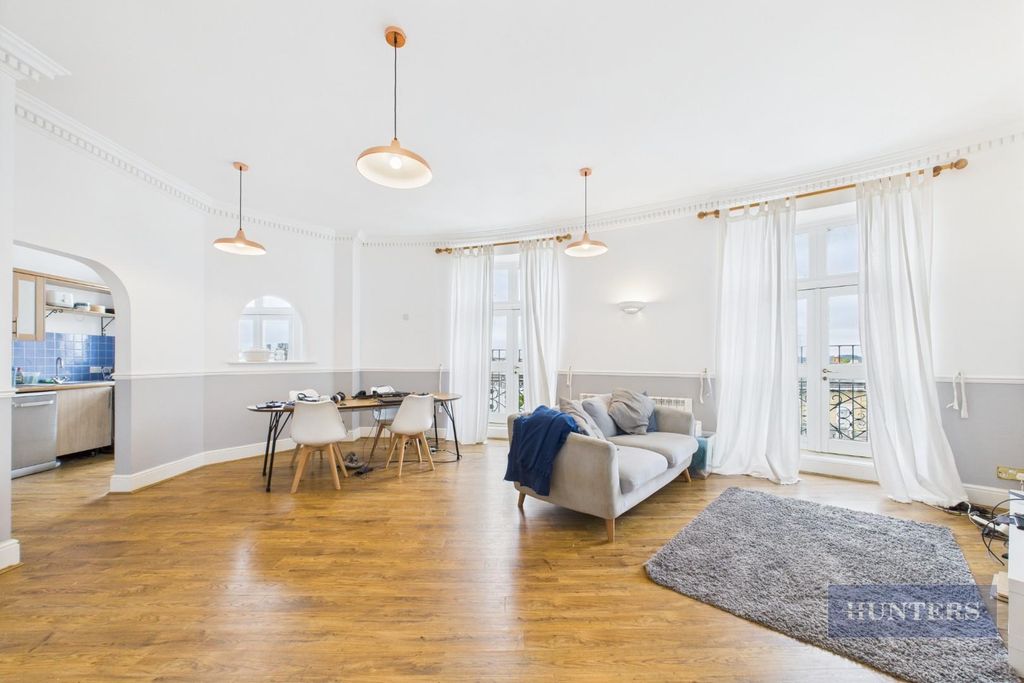 Property photo 2 of 12 Cam05152G0-Pr0110-Still018.Jpg