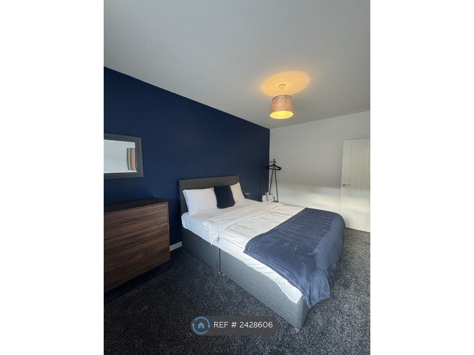 Property photo 2 of 7 Double Bedroom 1