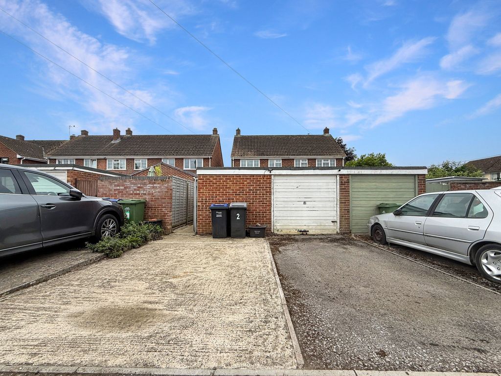Property photo 2 of 25