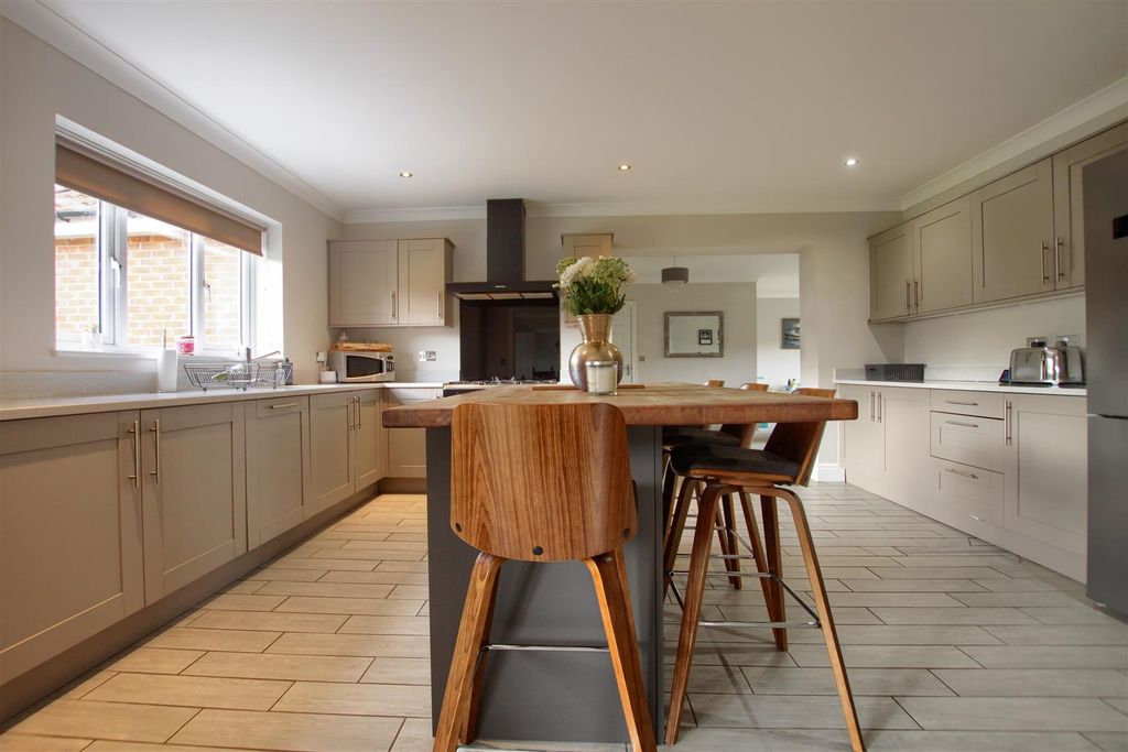 Property photo 2 of 25 Po7.Jpg