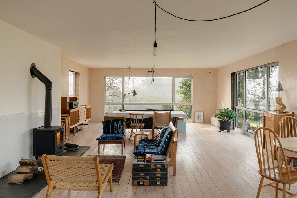Property photo 1 of 27