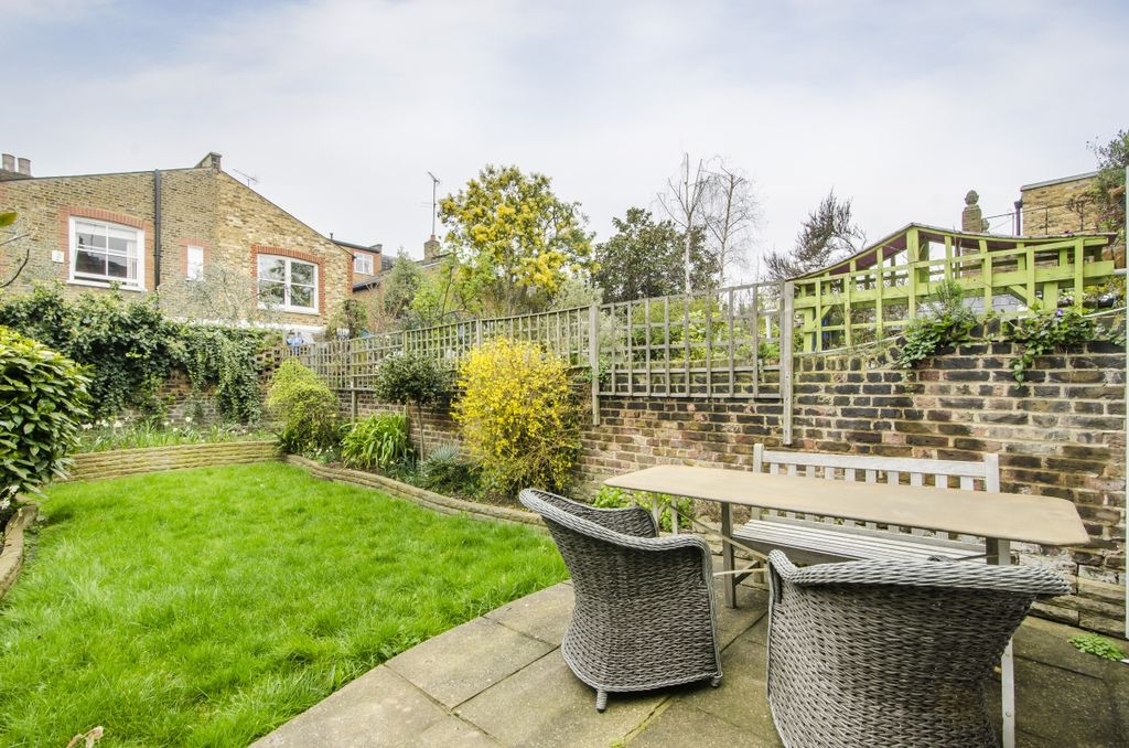 Property photo 3 of 14 Garden