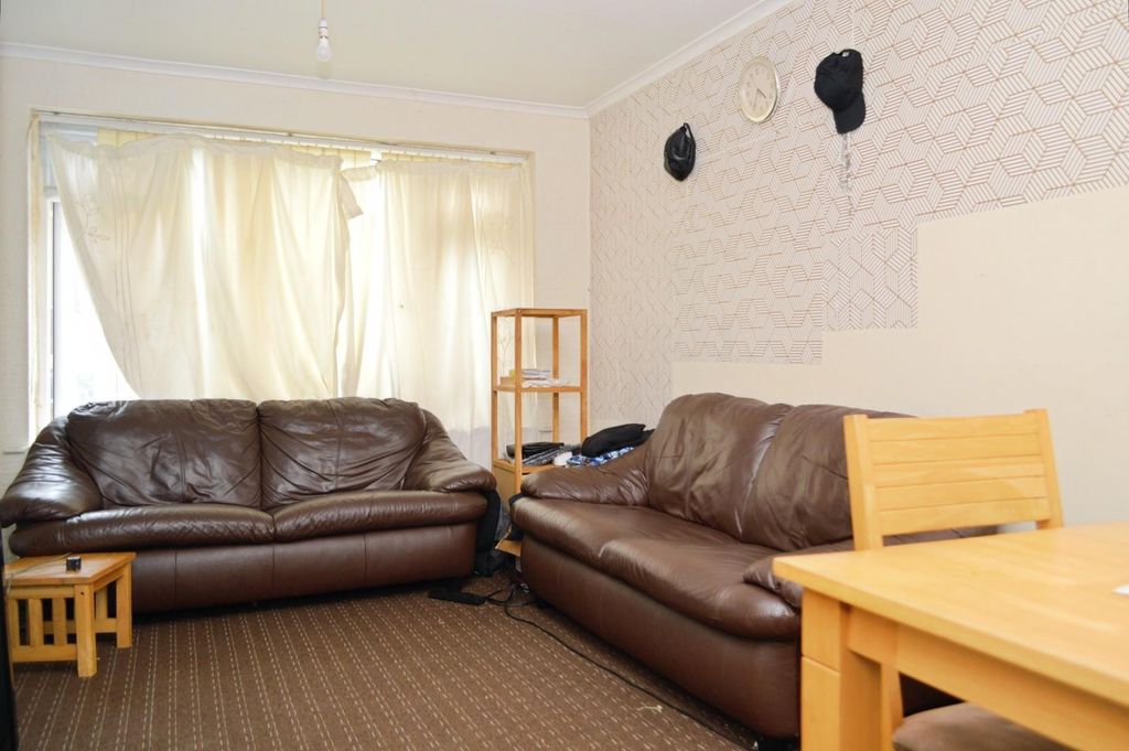 Property photo 2 of 10 Lounge