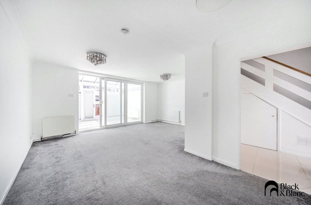 Property photo 2 of 17 Living Room