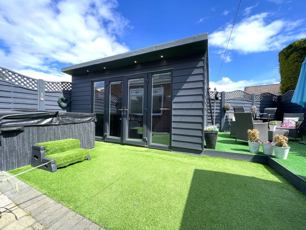 Property photo 3 of 31 Photograph 3
