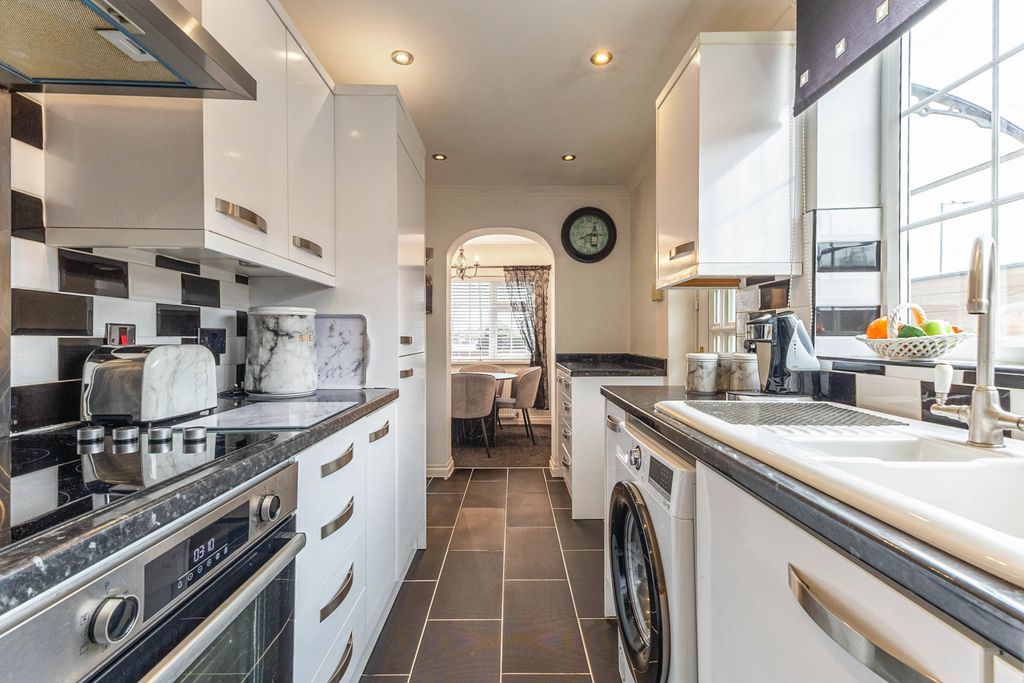 Property photo 3 of 15 Kitchen