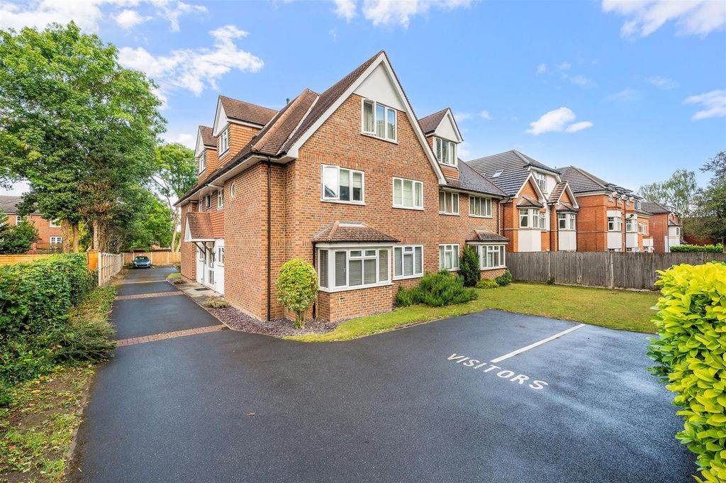 Property photo 1 of 12 Normanhurst Court (12).Jpg