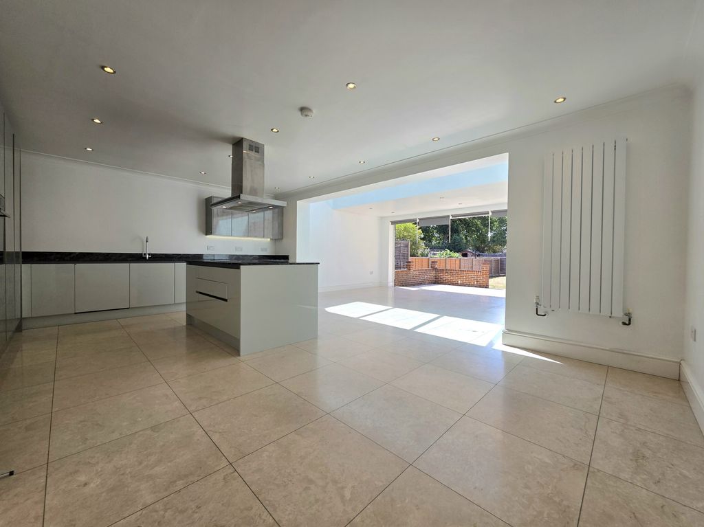 Property photo 2 of 30