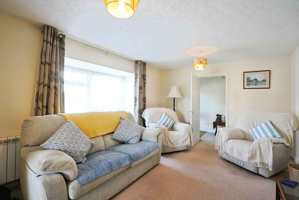 Property photo 2 of 17 Photo