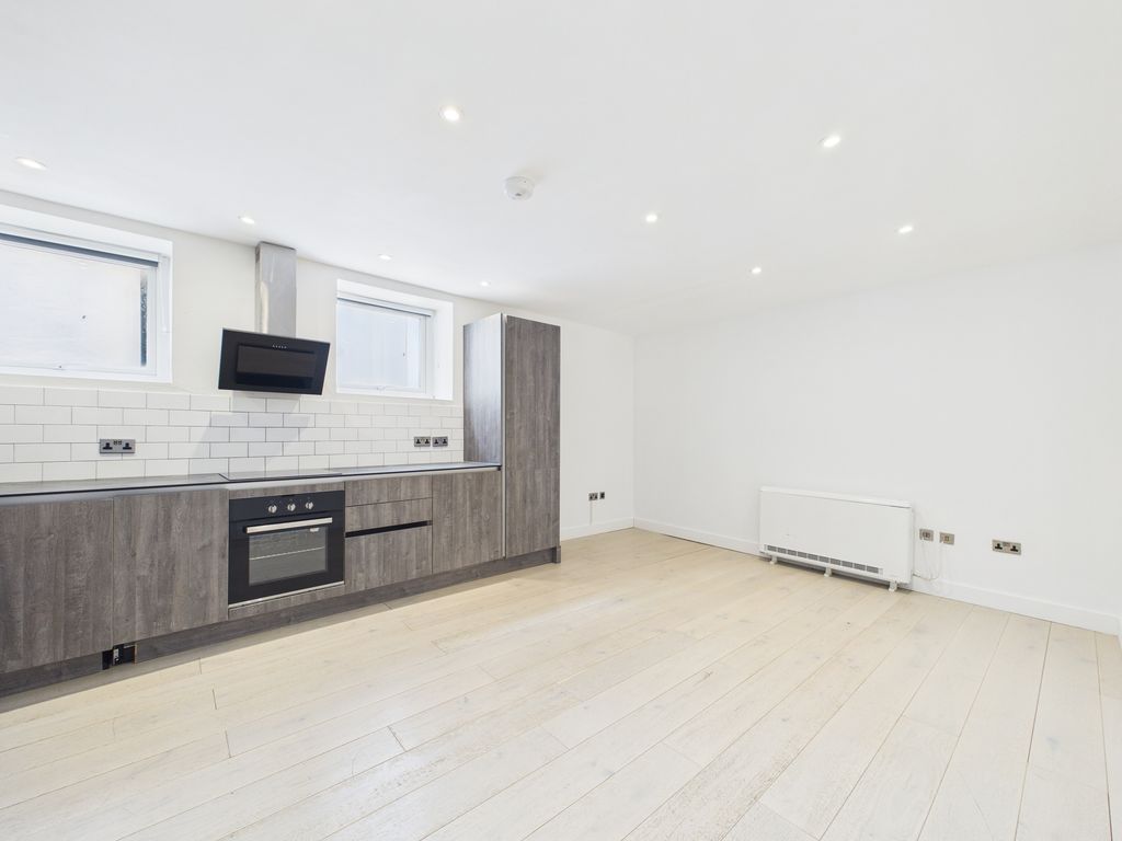 Property photo 1 of 6 Cam04693G0-Pr0109-Still001