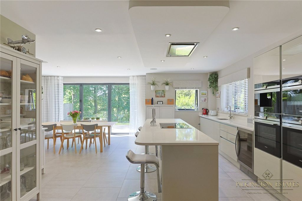 Property photo 2 of 27 4275291